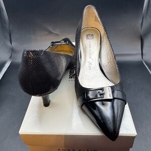 Nine West Womens 8 M Point Toe Kitten Heel Black Faux Leather Pumps Buckle Snake